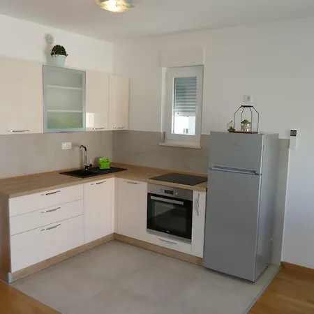 Luxanni 2 - Near Sandy Beach & Marina Appartamento