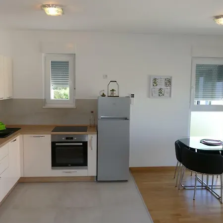 Luxanni 2 - Near Sandy Beach & Marina Appartamento